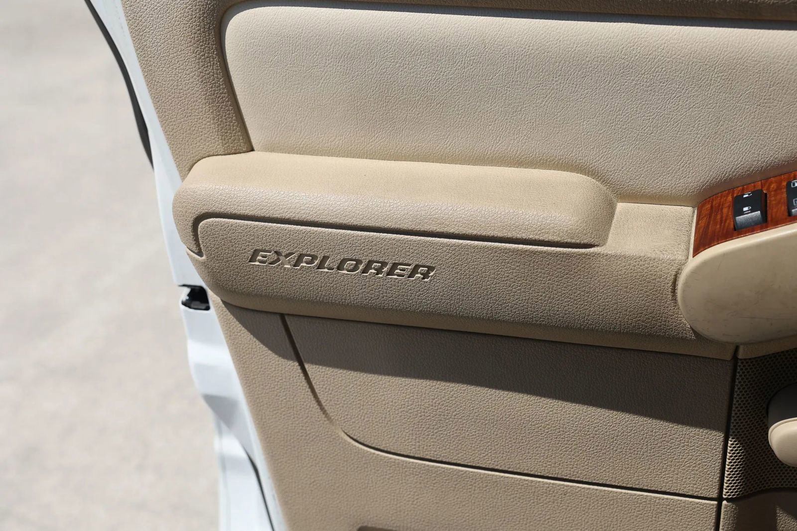 Used 2006 Ford Explorer Eddie Bauer AWD/4WD image 37