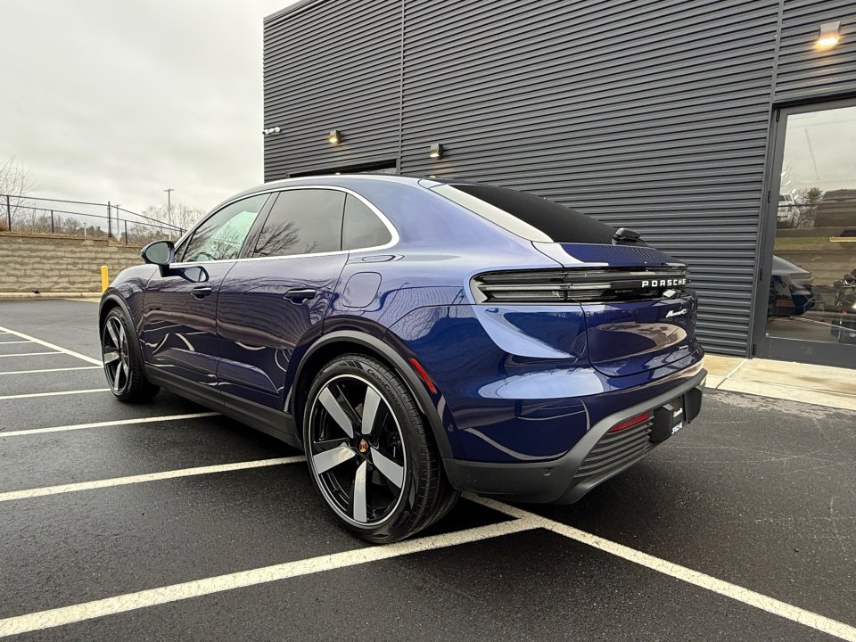 New 2025 Porsche Macan 4S Electric image 3