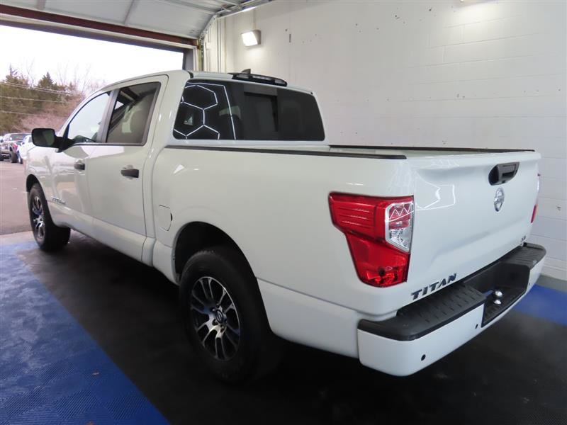 Used 2022 Nissan Titan SV RWD image 10