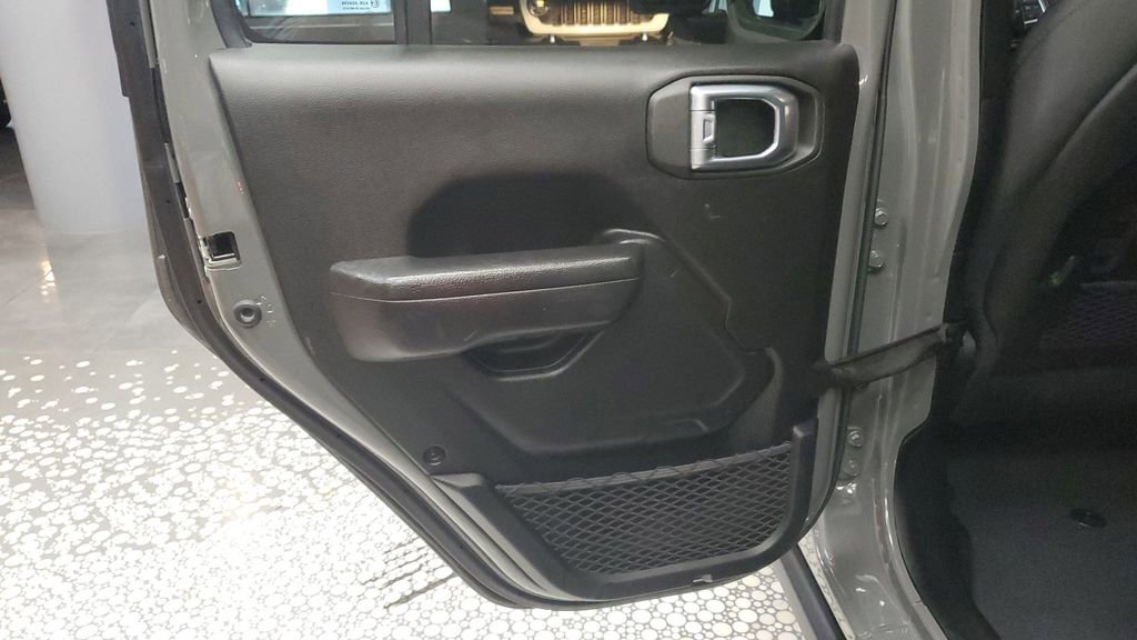 Used 2022 Jeep Wrangler Unlimited Rubicon image 16