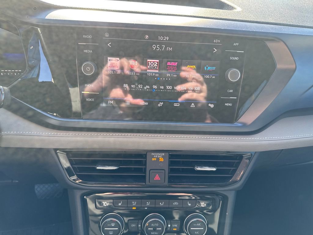 Used 2024 Volkswagen Taos SE image 22