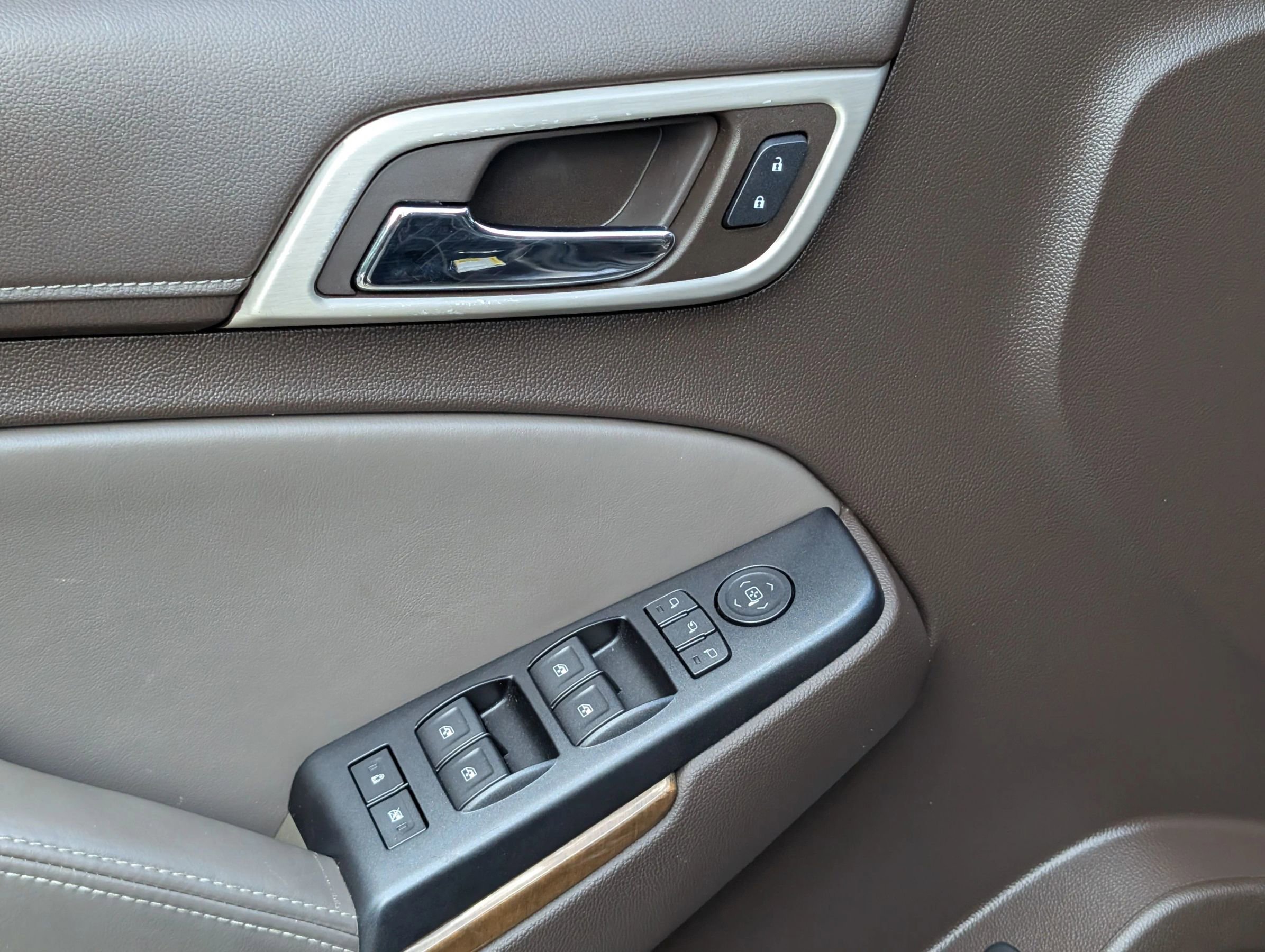 Used 2015 GMC Yukon Denali w/ Premium Package RWD image 18