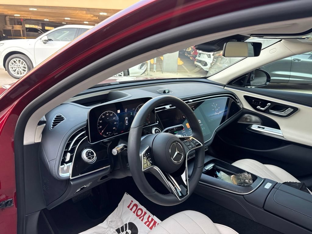 Used 2025 Mercedes-Benz E 350 4MATIC Sedan image 12