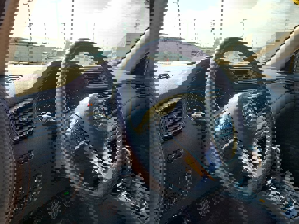 Used 2020 Nissan Rogue S image 18