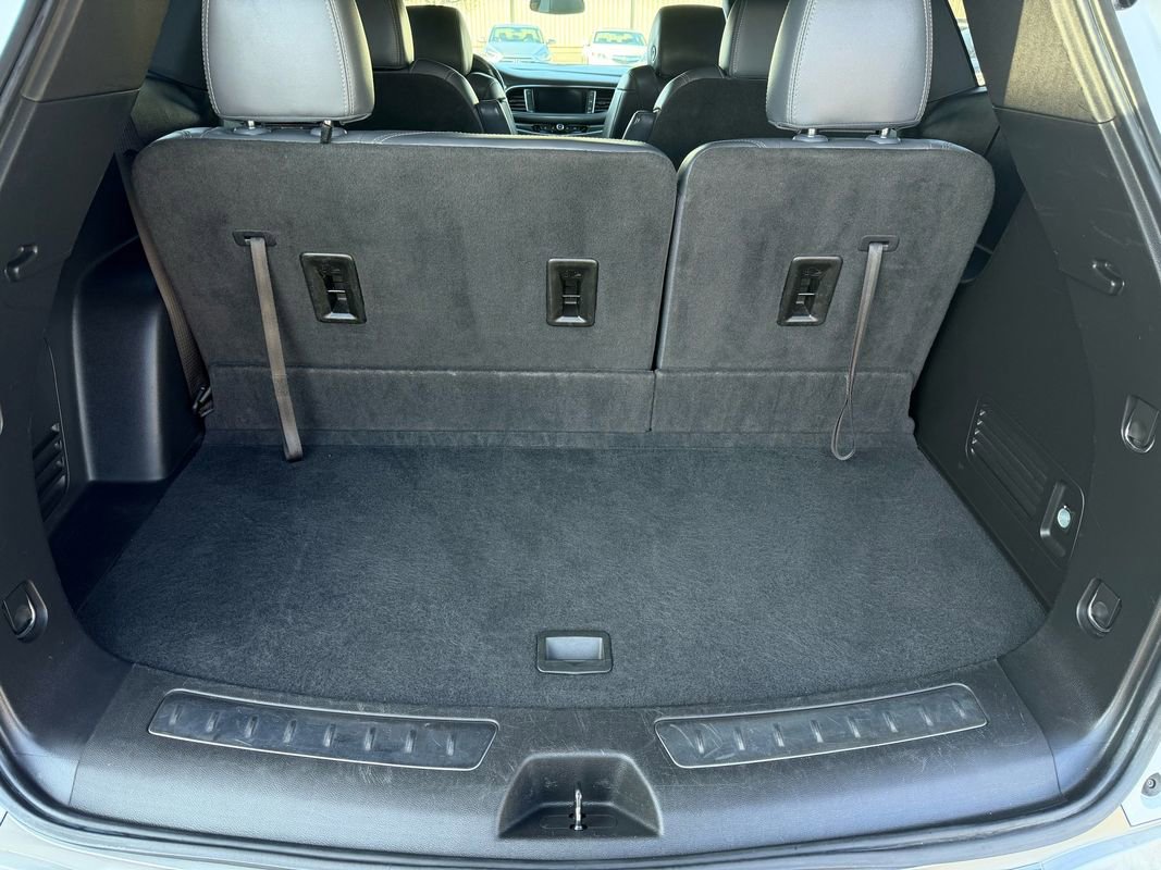 Used 2023 Buick Enclave Essence image 15