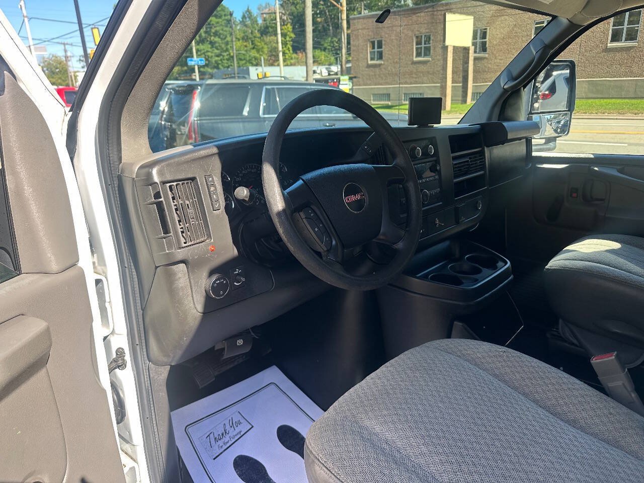 Used 2015 GMC Savana 3500 RWD image 9