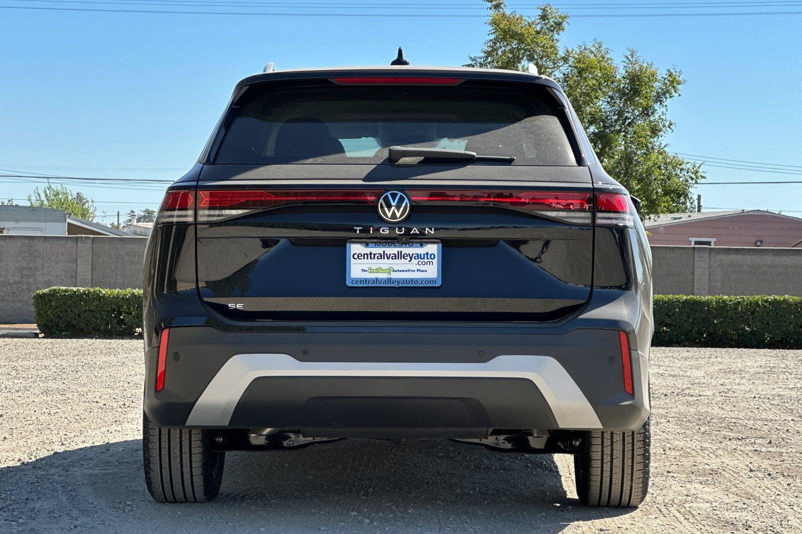 New 2026 Volkswagen Tiguan SE FWD image 5