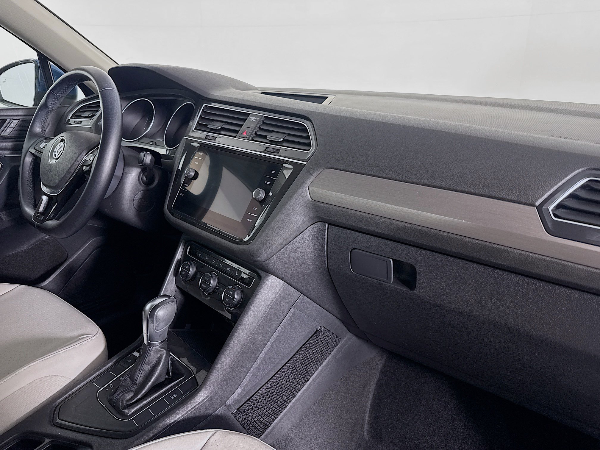 Used 2019 Volkswagen Tiguan SE FWD image 28