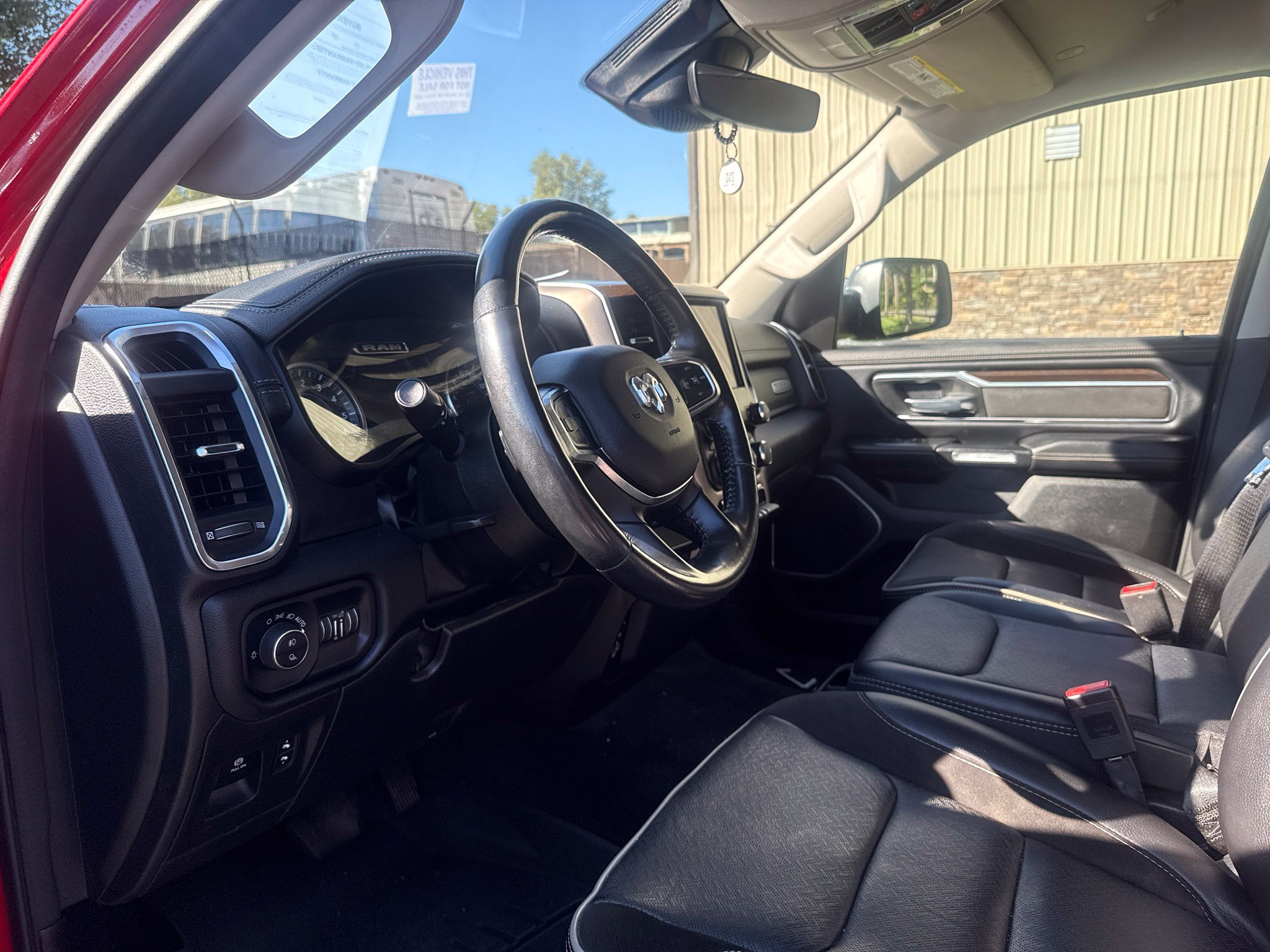 Used 2022 RAM 1500 Laramie AWD/4WD image 11