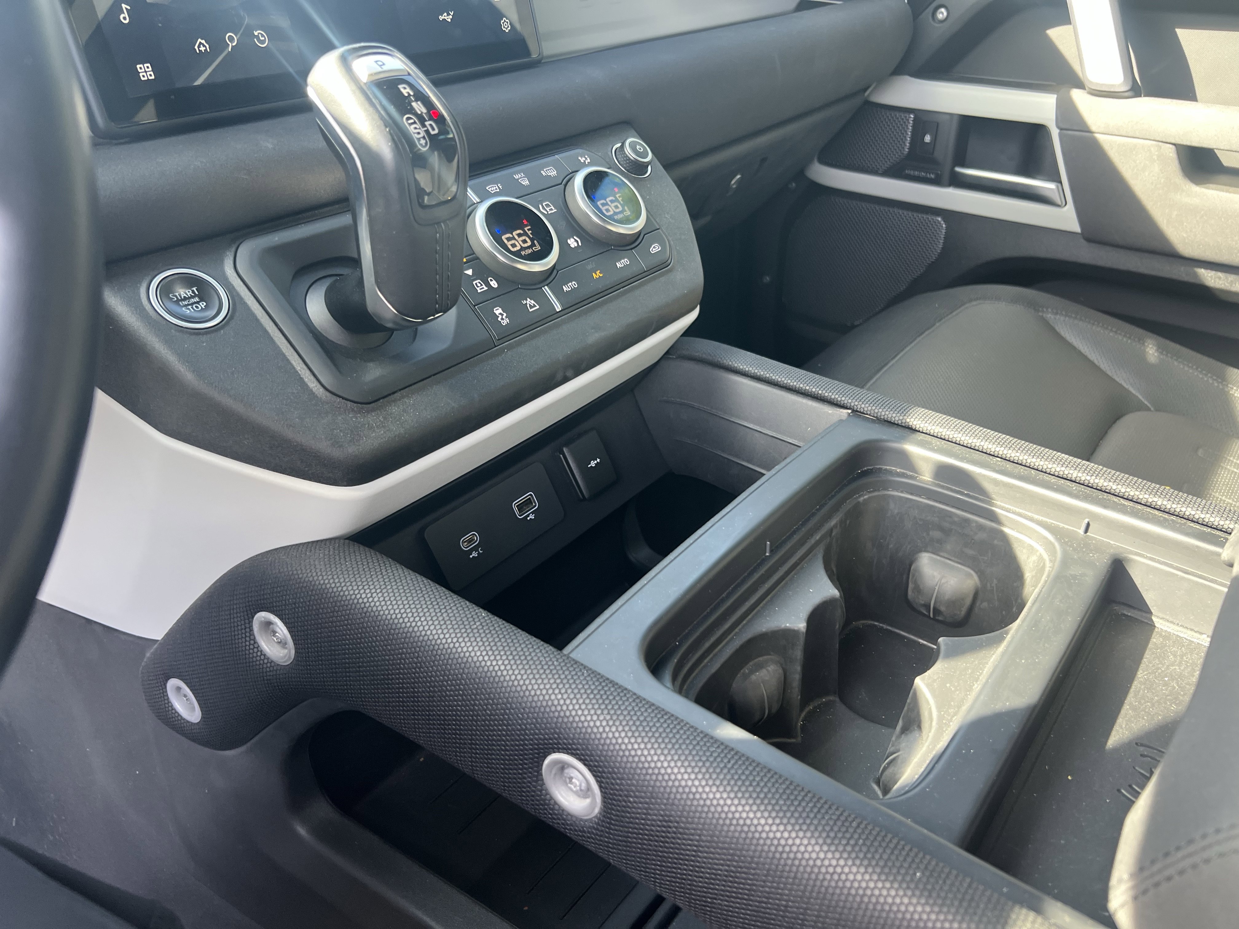 Used 2021 Land Rover Defender 90 X-Dynamic S image 25