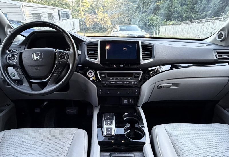 Used 2017 Honda Pilot Elite image 14