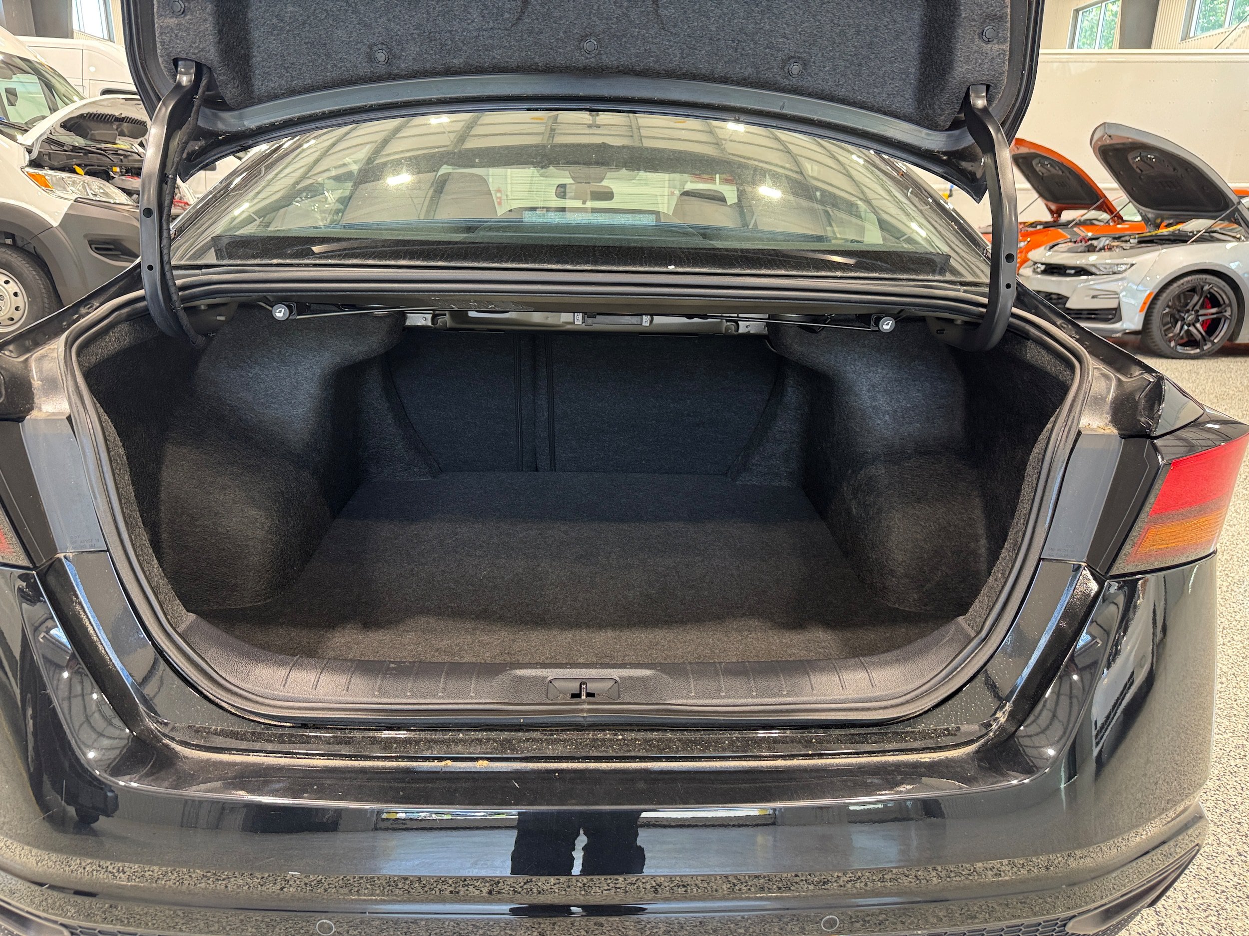 Used 2025 Nissan Altima 2.5 S FWD image 8