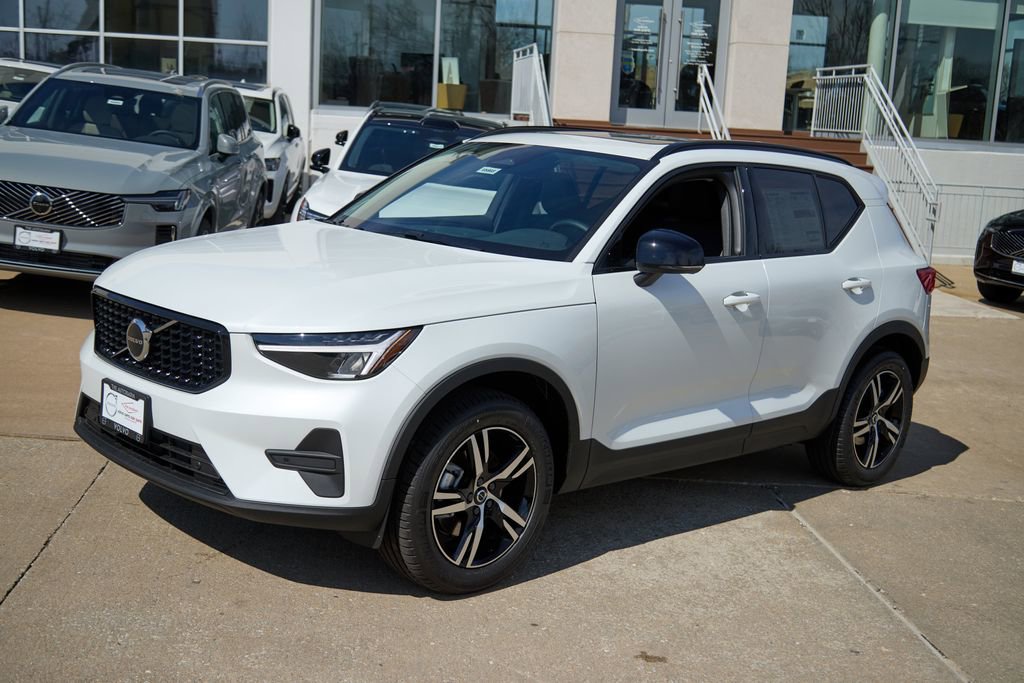 New 2026 Volvo XC40 B5 Core w/ Climate Package AWD/4WD image 6