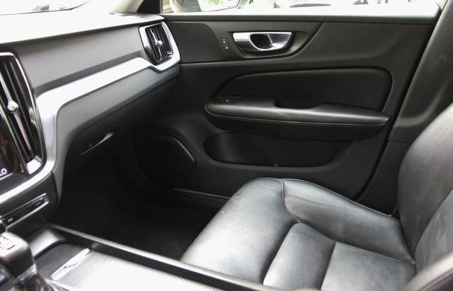 Used 2020 Volvo S60 T5 Momentum FWD image 31