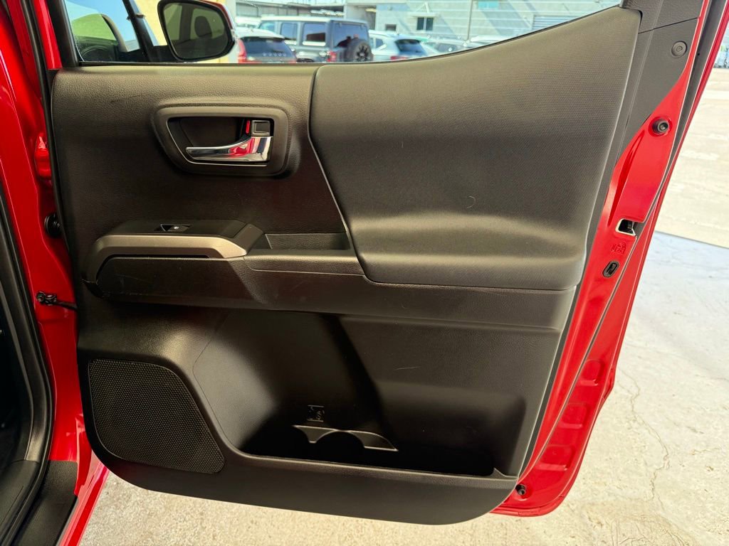 Used 2021 Toyota Tacoma TRD Sport w/ Technology Package image 14