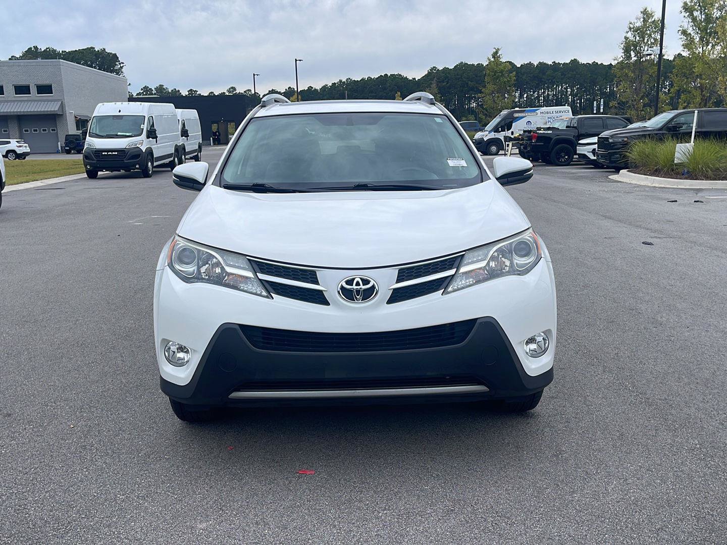 Used 2015 Toyota RAV4 XLE AWD/4WD image 2