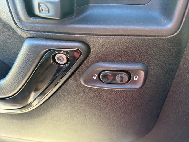 Used 2012 Jeep Wrangler Unlimited Sahara AWD/4WD image 19