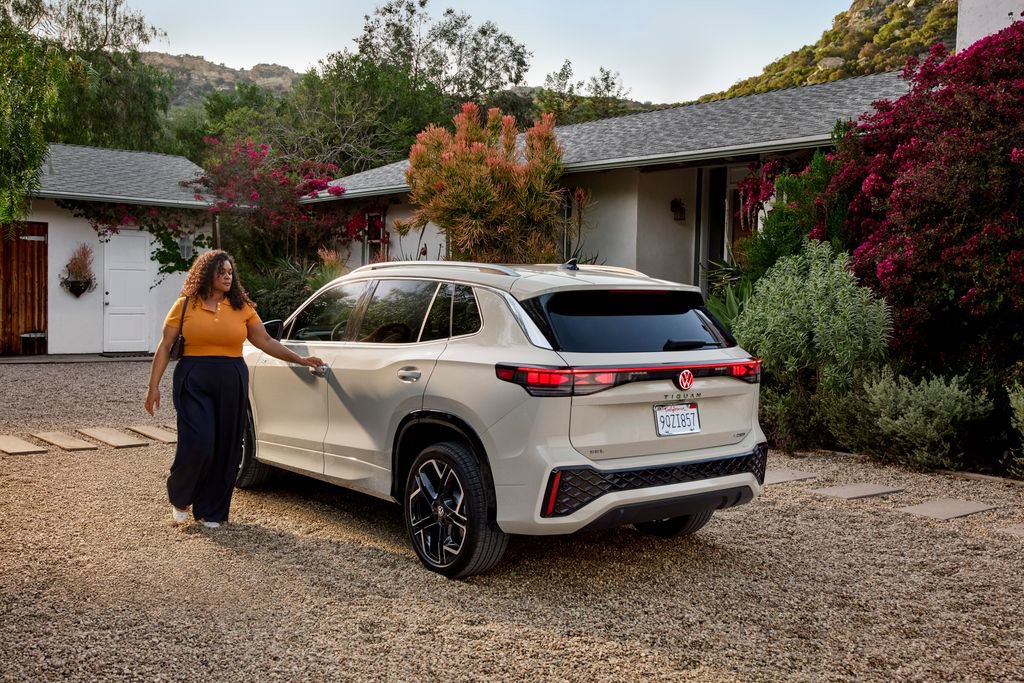 New 2026 Volkswagen Taos SEL image 9