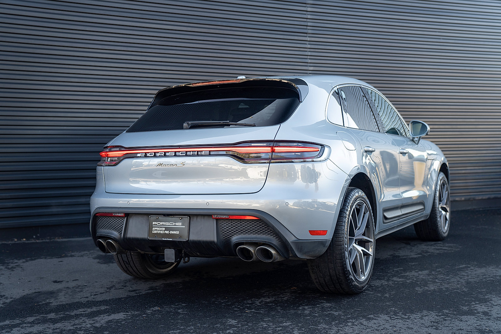 Certified 2023 Porsche Macan S AWD/4WD image 29