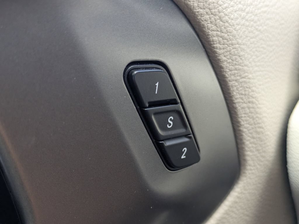 Used 2023 Chrysler Pacifica Touring-L FWD image 24