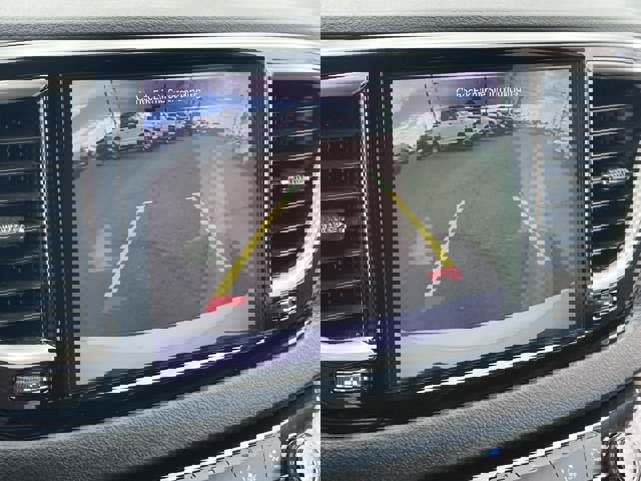 Used 2023 Chrysler Pacifica Touring-L image 27