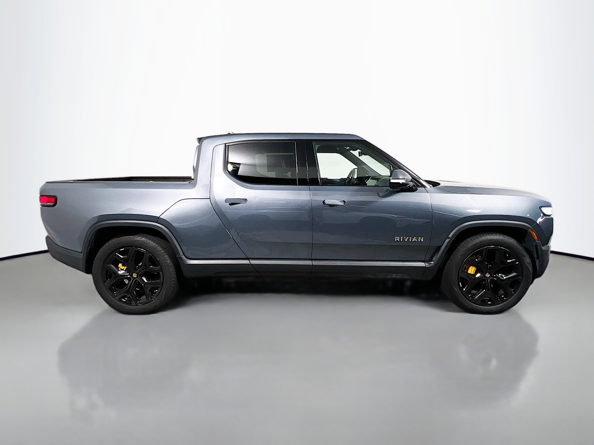 Used 2023 Rivian R1T Adventure image 3