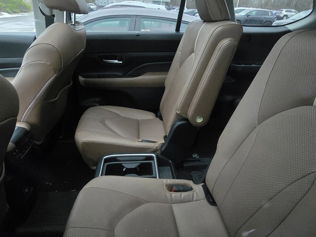Used 2024 Toyota Grand Highlander Platinum image 23