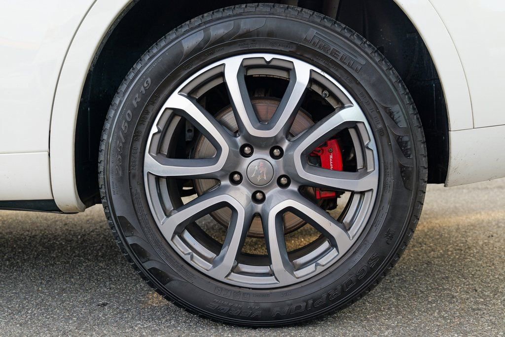 Used 2019 Maserati Levante Base image 14