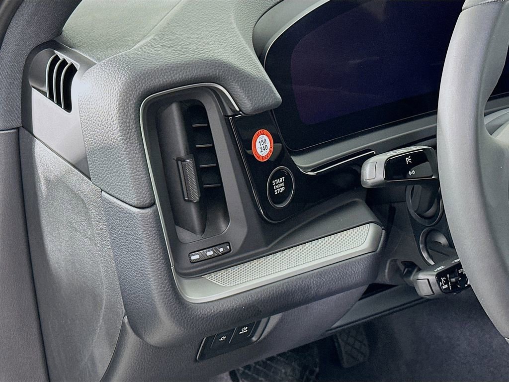 New 2025 Porsche Cayenne image 11