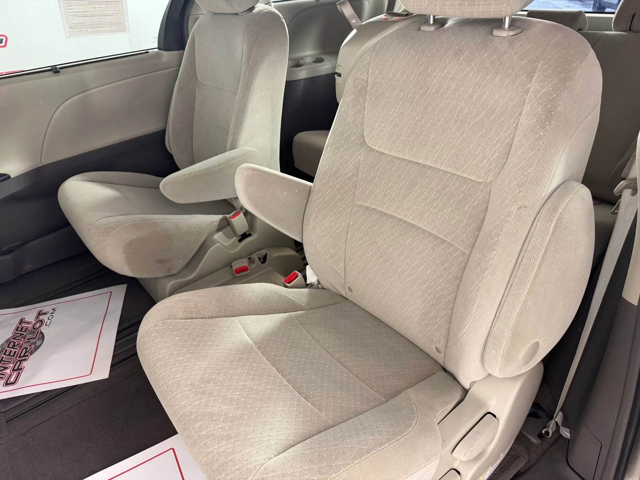 Used 2015 Toyota Sienna LE image 24