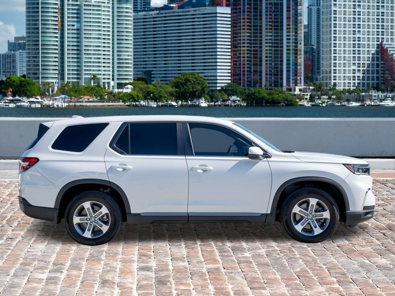 Certified 2025 Honda Pilot EX-L image 4