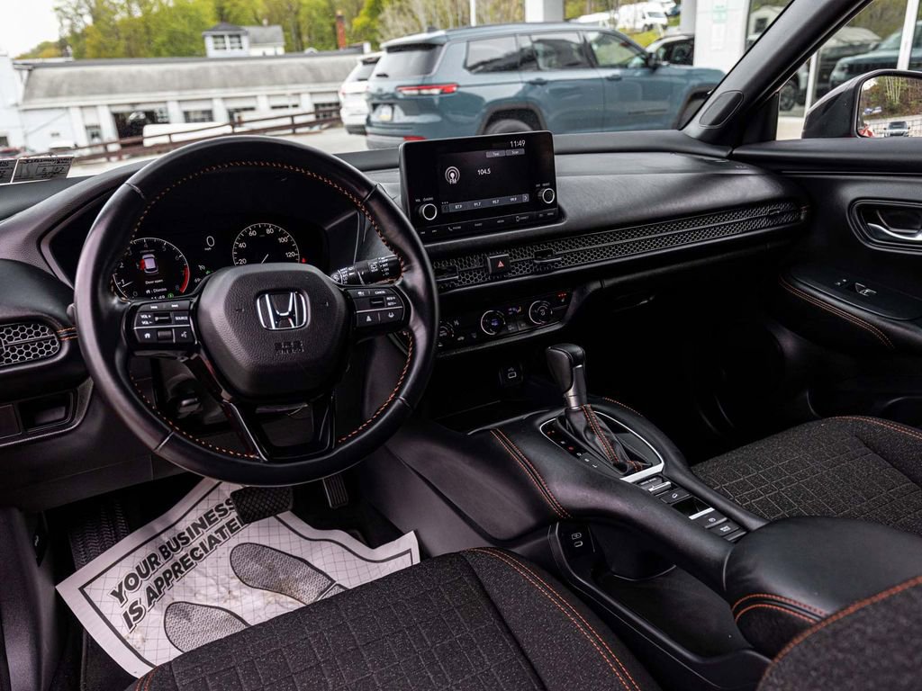 Used 2025 Honda HR-V Sport image 17