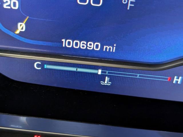 Used 2023 Chevrolet Suburban Premier image 19