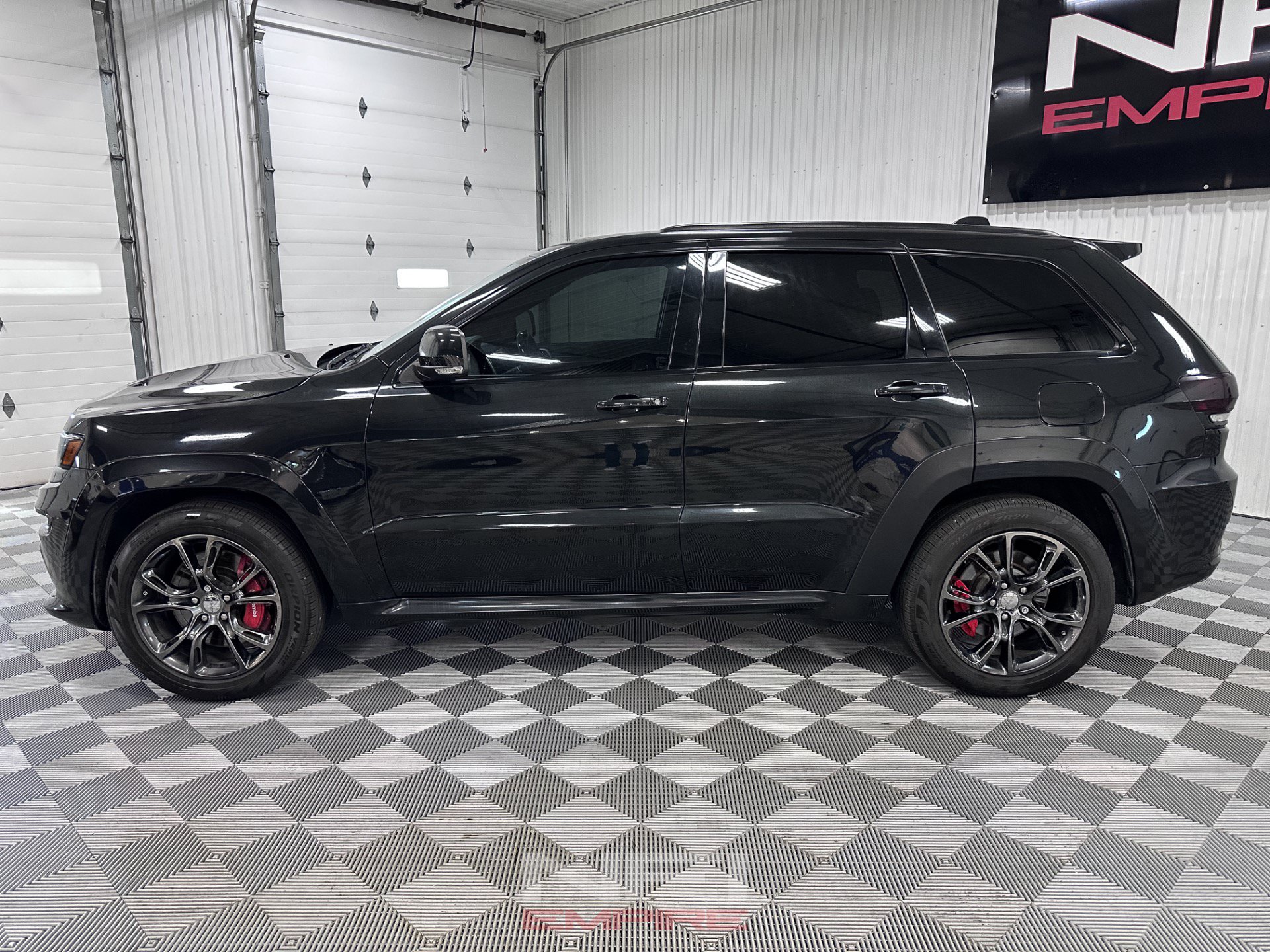 Used 2016 Jeep Grand Cherokee SRT AWD/4WD image 2