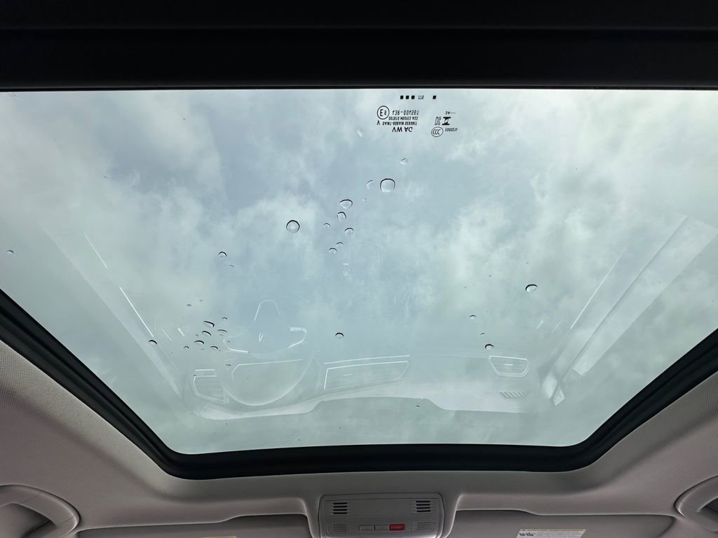 Used 2024 Volkswagen Tiguan Wolfsburg Edition image 21