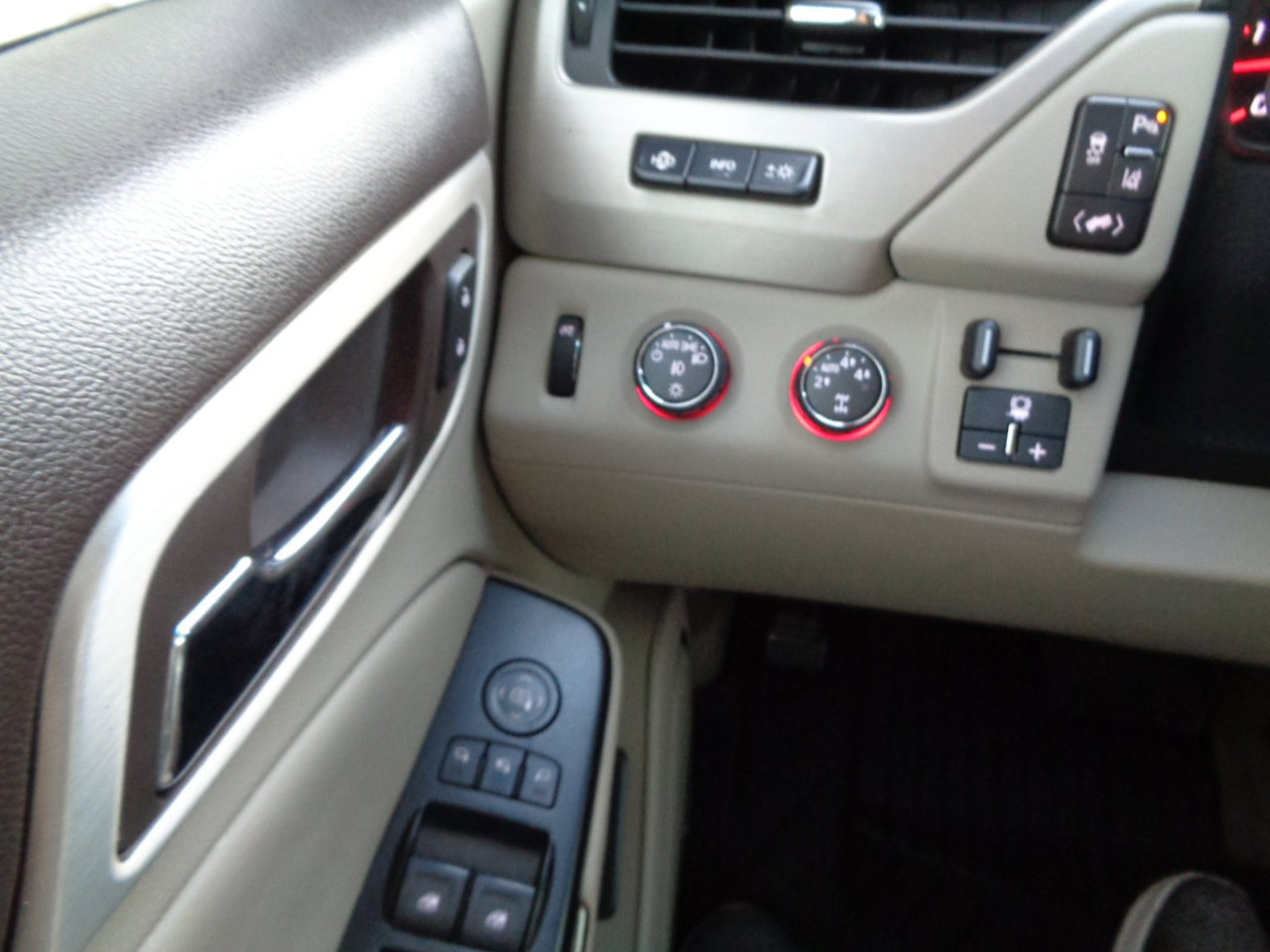 Used 2015 GMC Yukon Denali w/ Touring Package image 26