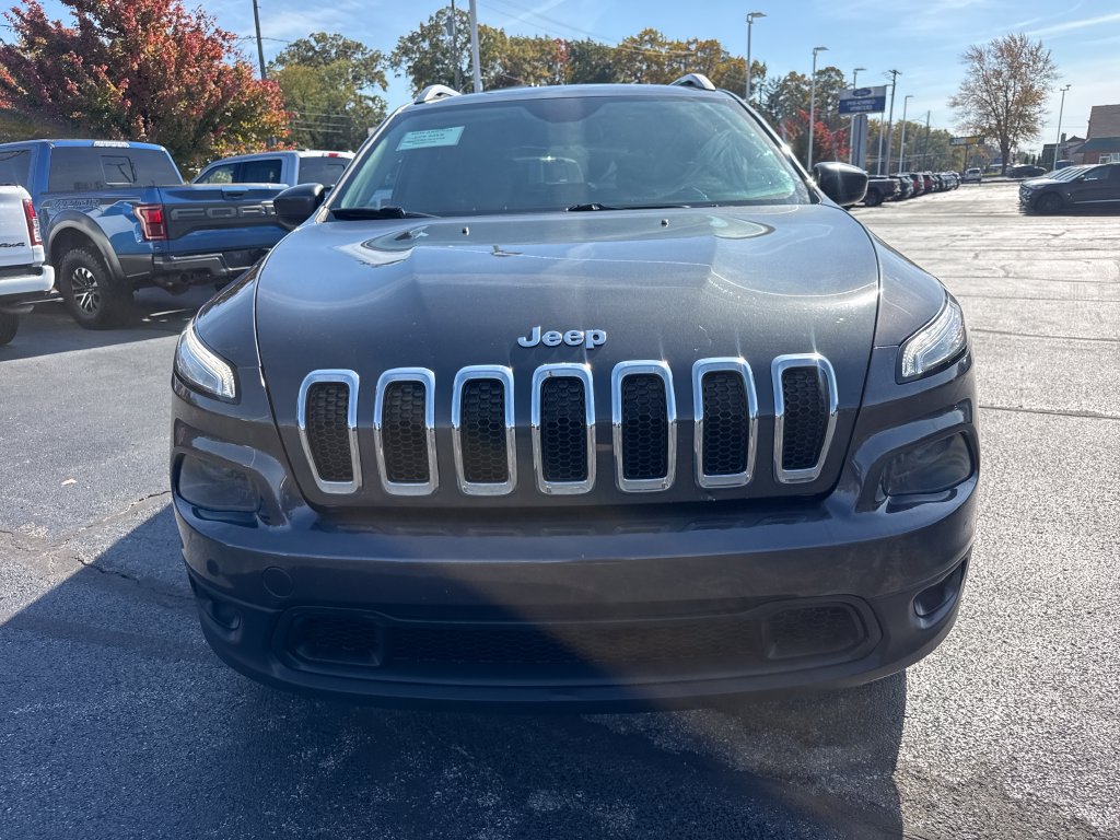 Used 2015 Jeep Cherokee Latitude w/ Cold Weather Group AWD/4WD image 3