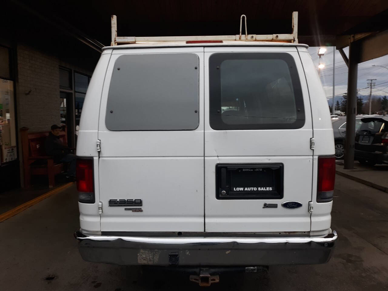 Used 2009 Ford E-350 and Econoline 350 XLT image 3