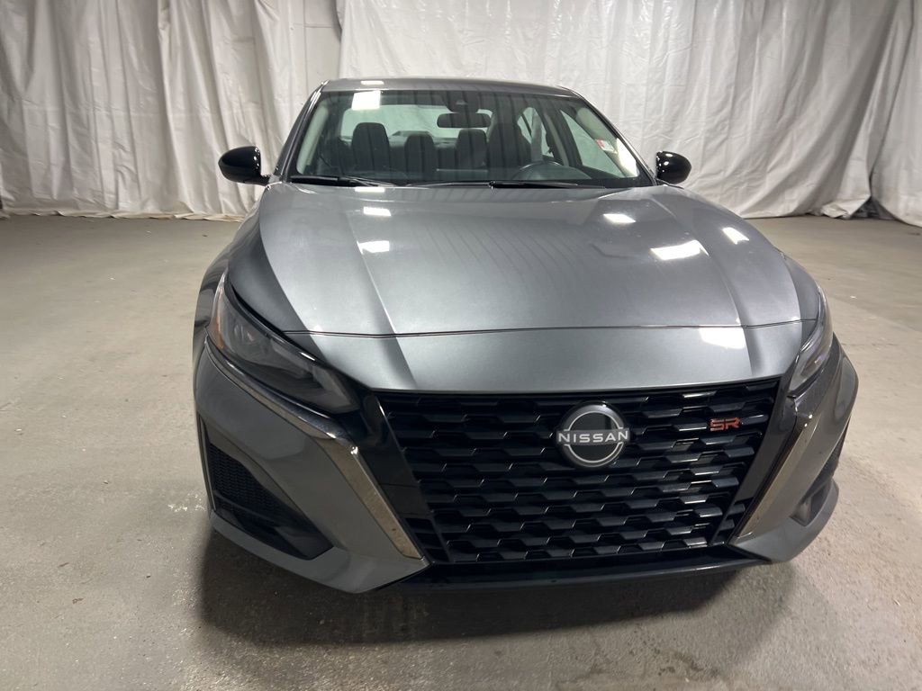 Used 2025 Nissan Altima 2.5 SR video 2