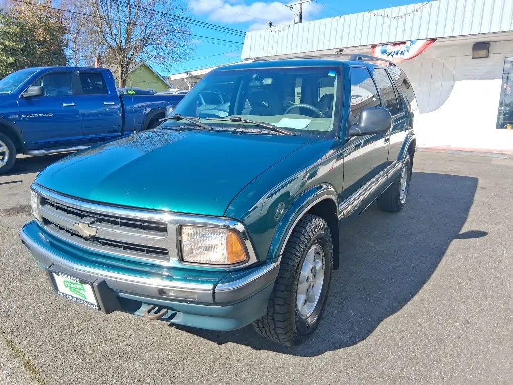 Used 1996 Chevrolet Blazer 4WD 4-Door image 1