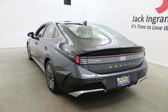Used 2025 Hyundai Sonata SEL FWD image 3