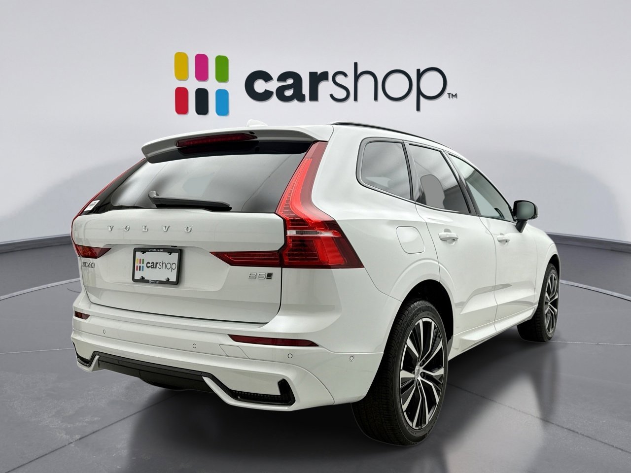 Used 2025 Volvo XC60 B5 Plus image 5