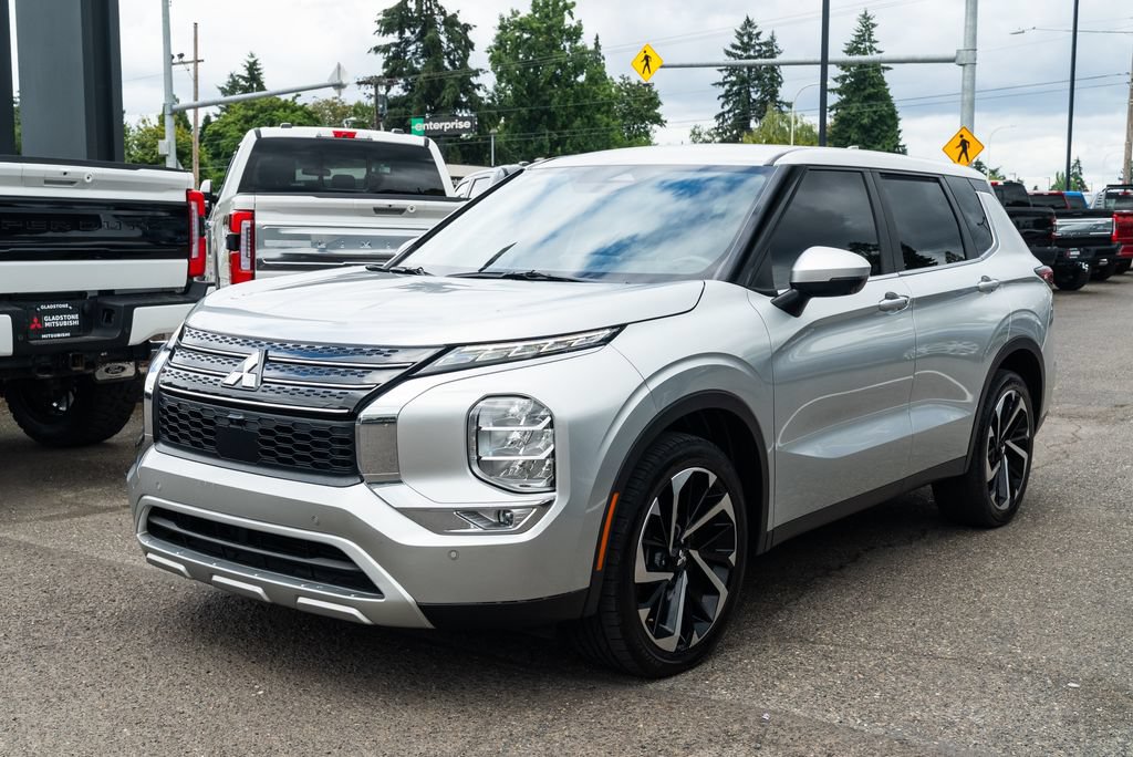 Used 2022 Mitsubishi Outlander SE FWD image 3