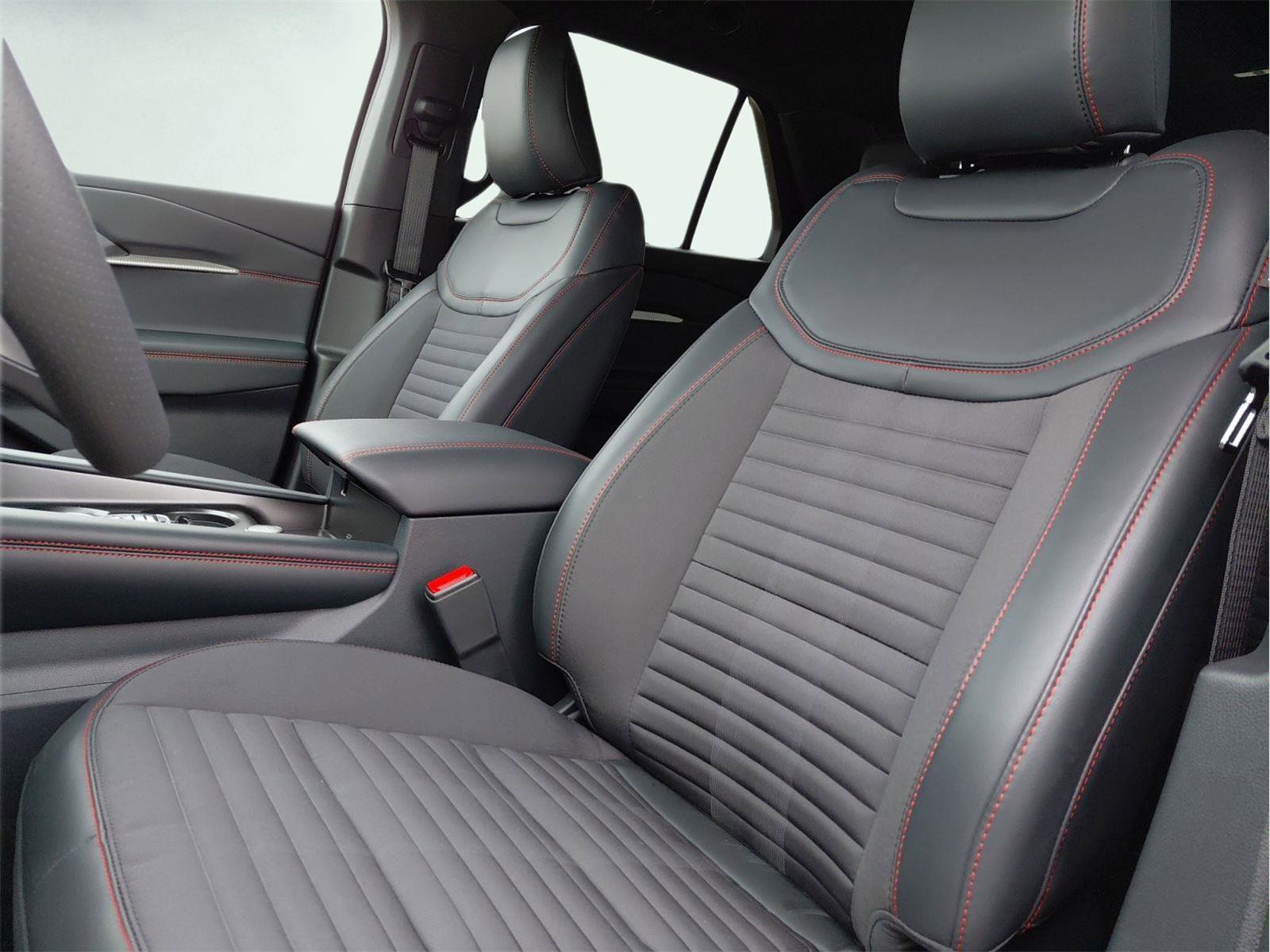 New 2026 Ford Explorer ST-Line w/ ST-Line Street Pack image 9