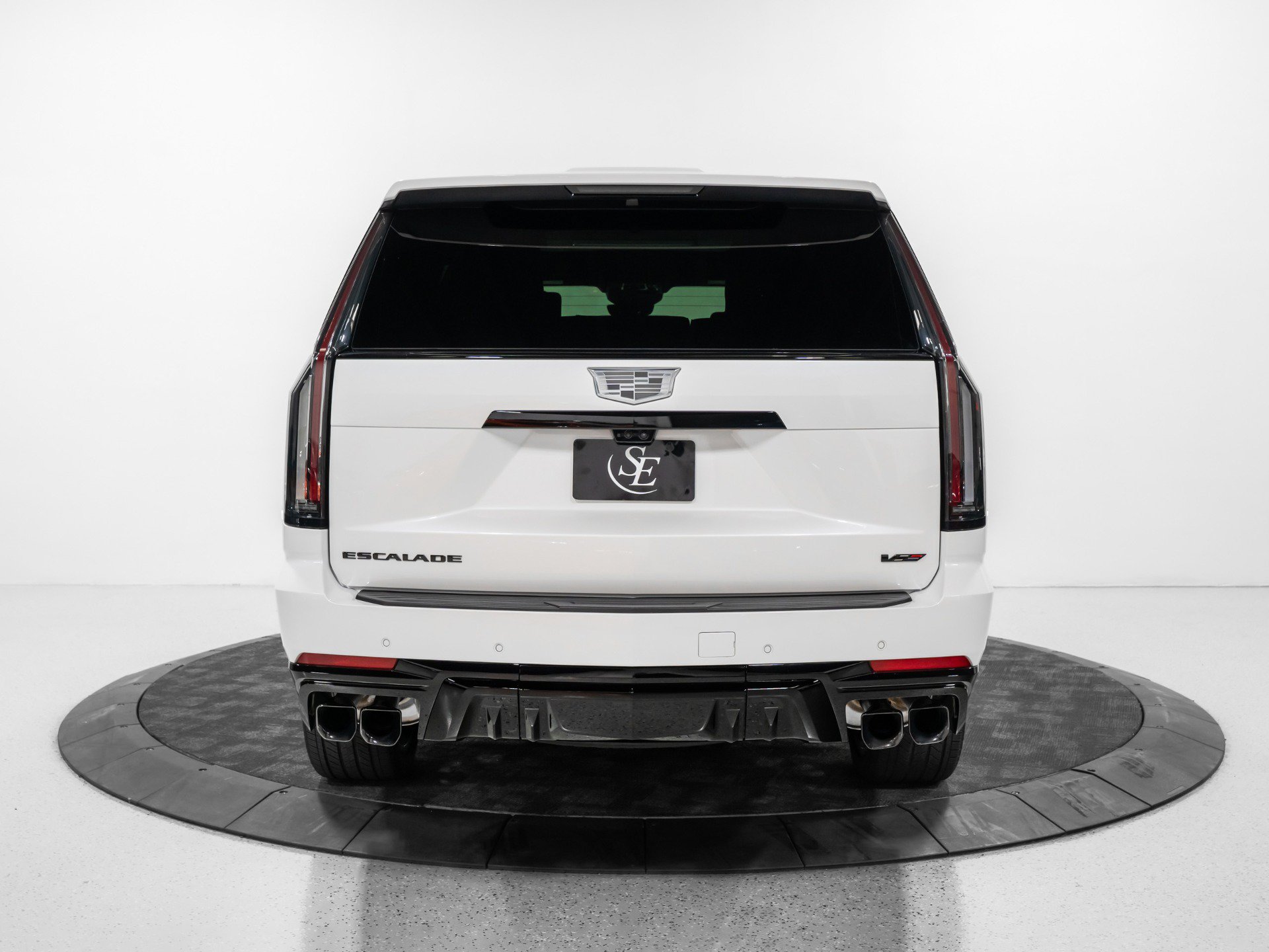 Used 2025 Cadillac Escalade V w/ LPO, ONYX Package AWD/4WD image 7