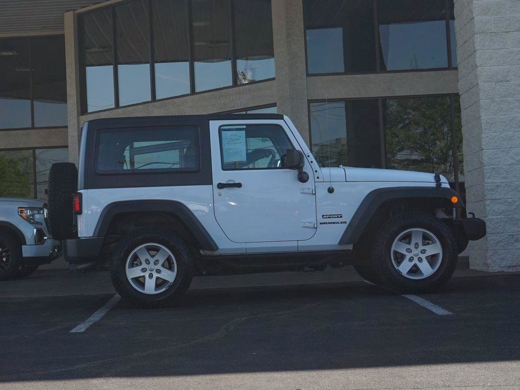 Used 2017 Jeep Wrangler Sport w/ Connectivity Group AWD/4WD image 2