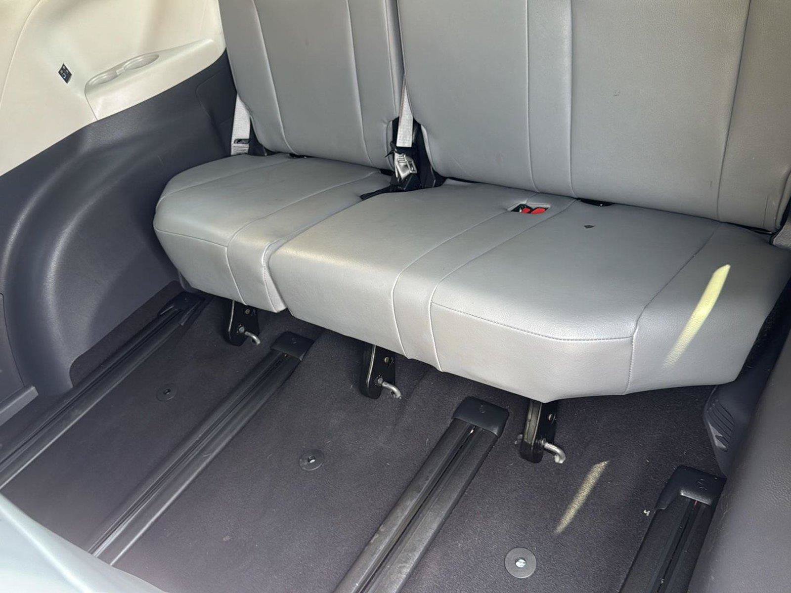 Used 2023 Toyota Sienna XLE FWD image 24
