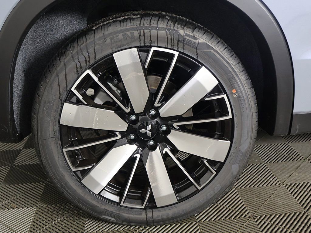 New 2026 Mitsubishi Outlander SE image 24