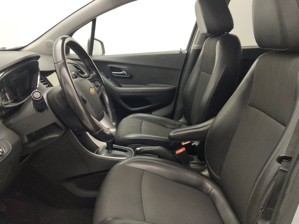 Used 2019 Chevrolet Trax LT w/ LT Convenience Package FWD image 17