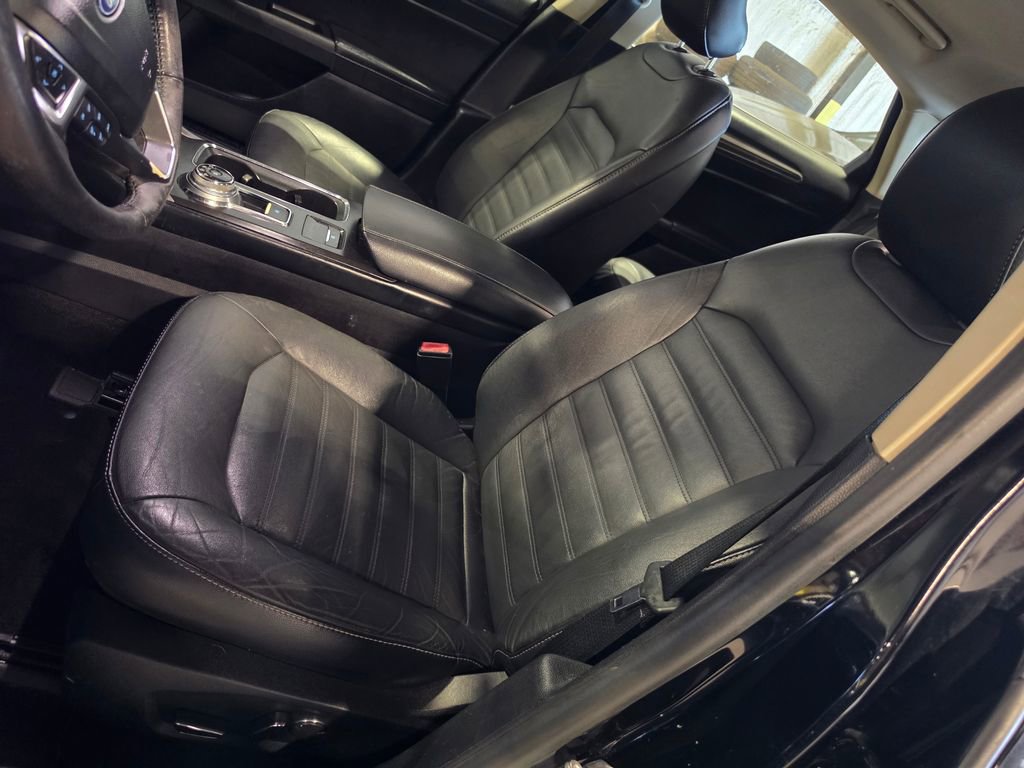 Used 2018 Ford Fusion SE w/ Fusion SE Technology Package FWD image 6